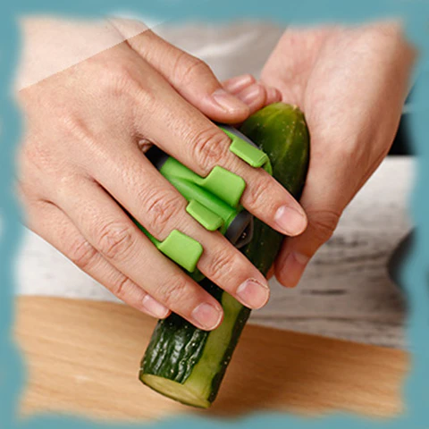 HAND VEGETABLE PEELER – Manuālais dārzeņu mizotājs 2 + 1 BEZMAKSAS slider